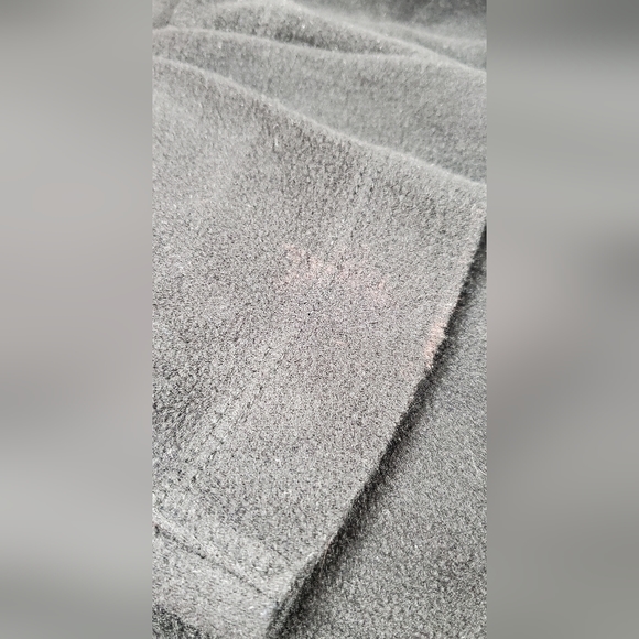 Uniqlo Lightweight Black Fleece Turtleneck Long Sleeve Sweater - Picture 7 of 7